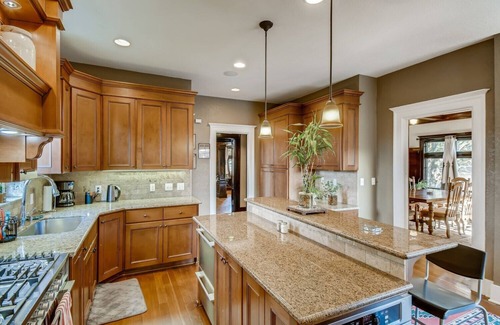 Portland House | Historic Mott Sisters Style Salon-Near Moda Center