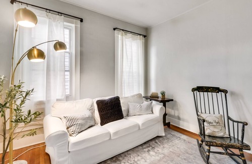New Market Apartment | Historic New Market Escape w/ Yard Near Wineries!