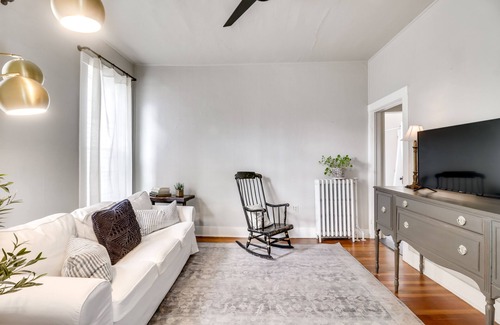 New Market Apartment | Historic New Market Escape w/ Yard Near Wineries!