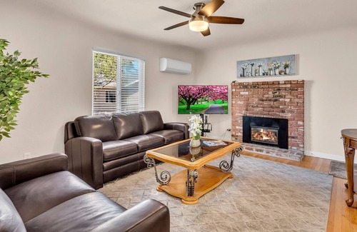 Folsom Cottage | Historic Oldtown Folsom! Charming, updated cottage near Sutter Street