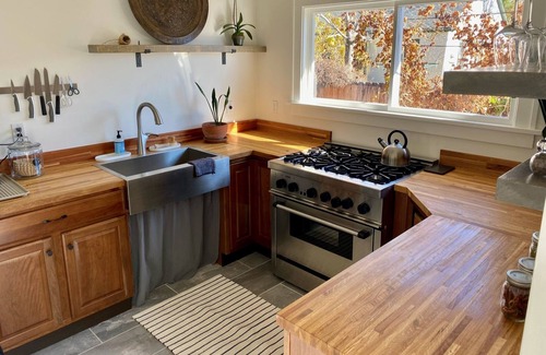 Palisade House | Historic Palisade Garden Bungalow!