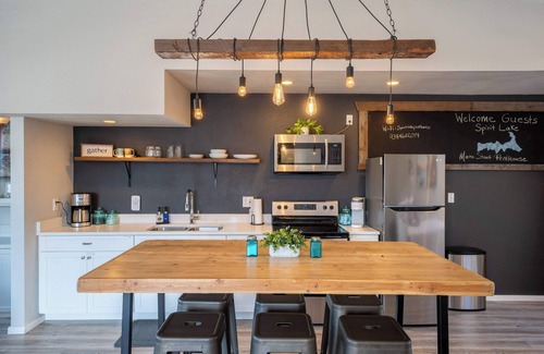 Spirit Lake Apartment | Historic Penthouse Loft | Rooftop Haven