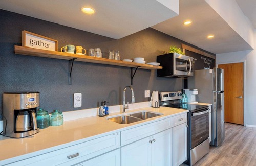 Spirit Lake Apartment | Historic Penthouse Loft | Rooftop Haven