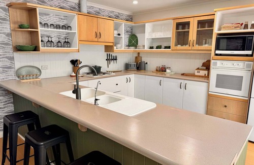 Port Adelaide House | Historic Pt Adelaide Home: Beach, City at Doorstep