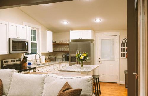 Knoxville House | Historic Renovated 2BD - Overlooking Downtown