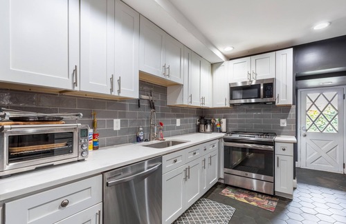Highlandtown House | Historic Rowe House 2BR 2.5BA | Cityscape View by RedAwning