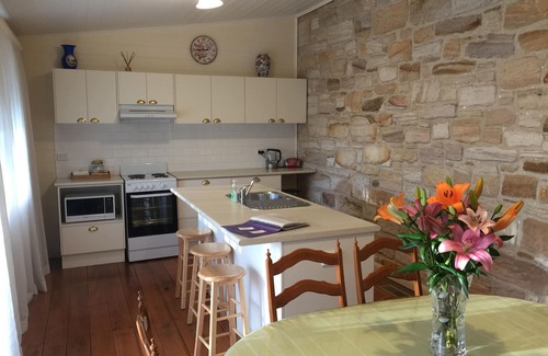 Mittagong House | Historic Sandstone cottage fully appointed for all needs & pet friendly as well
