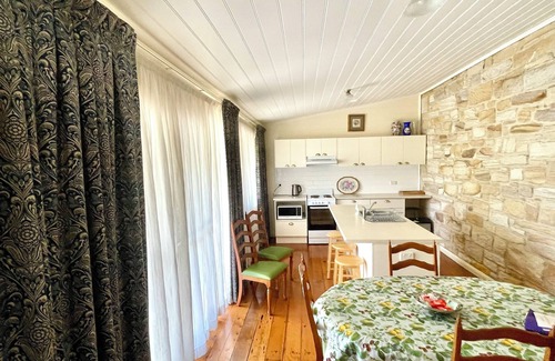 Mittagong House | Historic Sandstone cottage fully appointed for all needs & pet friendly as well