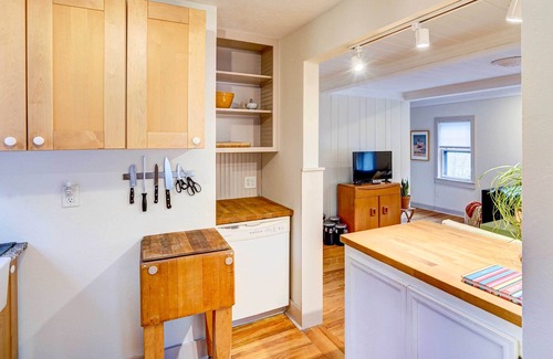 Saugerties South House | Historic Saugerties Home w/Deck: River Views!