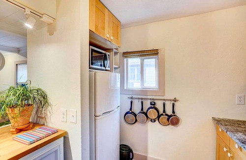 Saugerties South House | Historic Saugerties Home w/Deck: River Views!