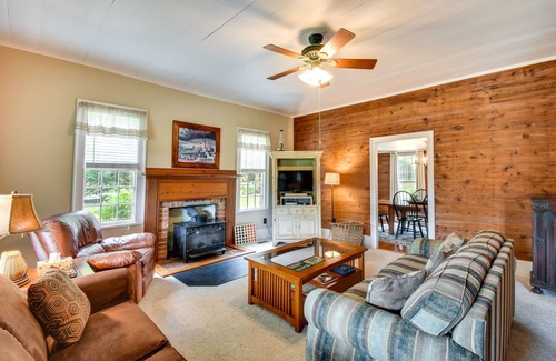 Mountain Rest House | Historic South Carolina Home w/ Covered Porch