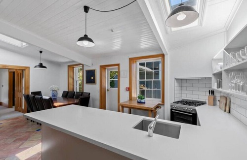 Queenstown City Centre House | Historic Stonehouse & Alley Cottage - Sleeps 14