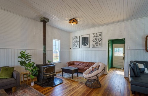 Twin Lakes Cottage | Historic Twin Lakes Dancehall Event Space
