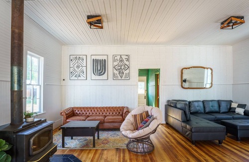 Twin Lakes Cottage | Historic Twin Lakes Dancehall Event Space