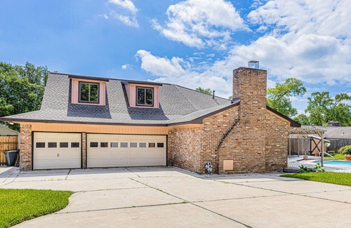 El Lago House | Historic & updated home of NASA Astronaut Neil Armstrong with pool & yard