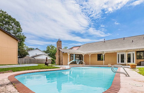 El Lago House | Historic & updated home of NASA Astronaut Neil Armstrong with pool & yard