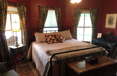 Walland Other | Historic Victorian Farmhouse near Great Smoky Mtns Nat Park