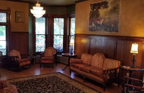 Sioux Falls Bed & Breakfast | Historic Victorian Inn South Loft