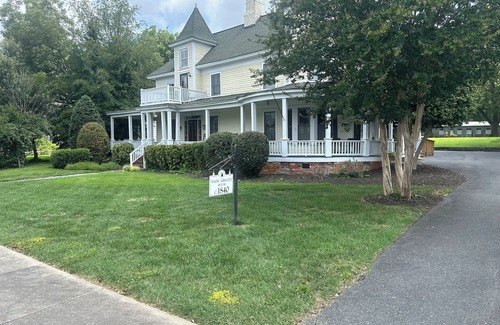 Troy House | Historic Wade-Arscott home, Upper Level 2BR/2BA in Downtown Troy