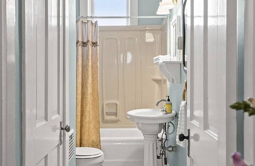 Northside District House | Historic Ward Home - Experience history in the horse country! 5br 5.5bth