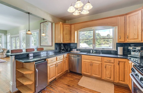 Reedville House | Historic Waterfront Home w/Dock in Reedville!