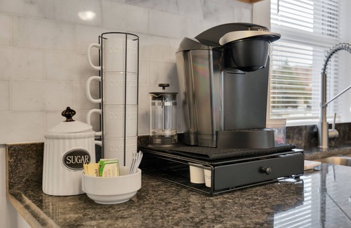 Mill River Apartment | Historic Wooster Square apt. Self check-in centralized location