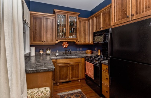Historic Montford House | Historical Award Winning Cottage in Montford 2 Blocks to Downtown