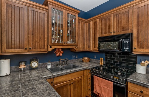 Historic Montford House | Historical Award Winning Cottage in Montford 2 Blocks to Downtown