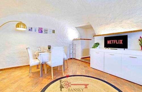 Caslano Apartment | Historical Center 'Heart of Lavender' Apartment