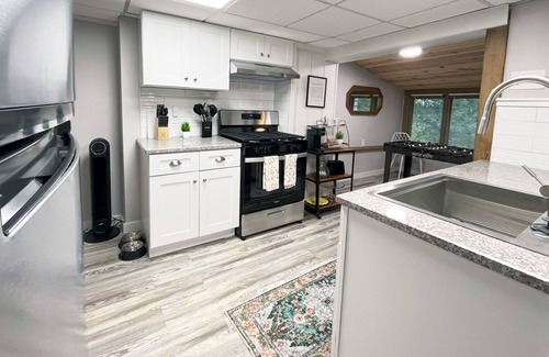 Cleveland Heights Apartment | Historical Charm in the Heart of Cleveland! - Cottage Core 3 Bedroom 2.5 Bathroom Vintage Wonder
