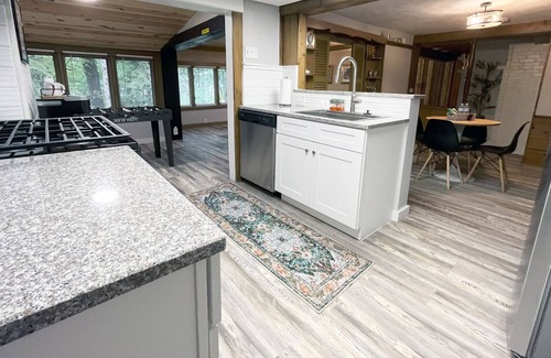 Cleveland Heights Apartment | Historical Charm in the Heart of Cleveland! - Cottage Core 3 Bedroom 2.5 Bathroom Vintage Wonder