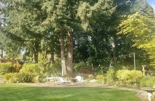 Washougal House | Historical Farmhouse With Game Room and Hot Tub
