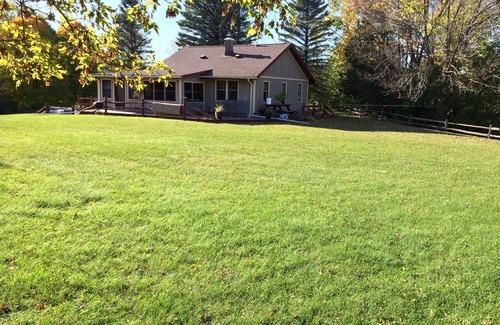 Elkhart Lake House | Historical Lodge in Elkhart Lake with Hot Tub
