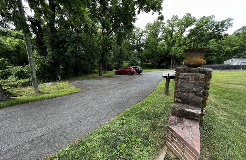 Middleburg Apartment | Historical Manor 2 bedroom Unit - Minutes from downtown Middleburg
