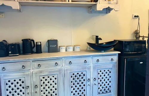 Fremantle Apartment | Historical Self Contained Tiny House (Studio)