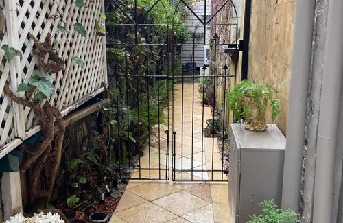 Fremantle Apartment | Historical Self Contained Tiny House (Studio)