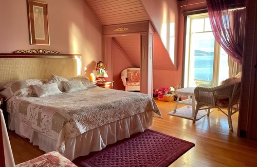 Pointe-au-Pic Ski Chalet | Historical Villa With Breathtaking View at La Malbaie
