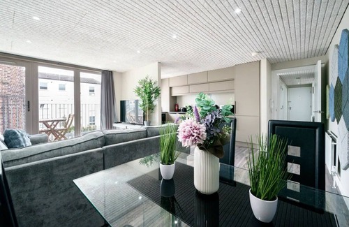Belfast Apartment | Historical West Belfast | 5 Mins to City Centre| Pass the Keys