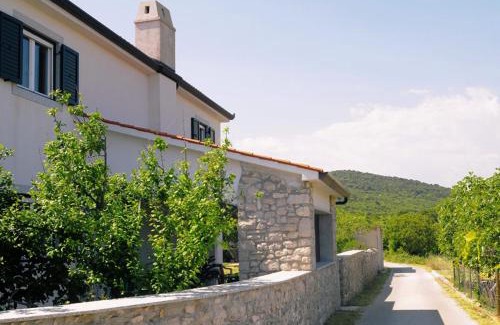 Duga Luka House | Histria magica
