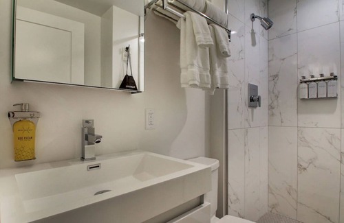 Foggy Bottom Hotel | Hive Bunk, Hotel Hive, Chic Decor, Essential Amenities, Central Washington