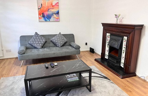 Thamesmead East House | Hive Stays Close to Abbeywood Free Parking Wifi