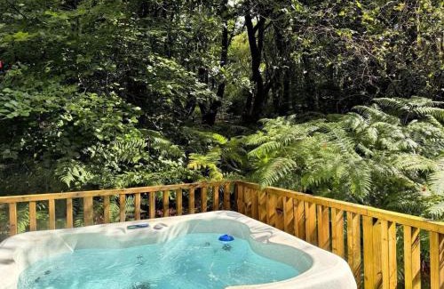 Llanybri Apartment | HiveAway - Hot Tub - Carmarthenshire - Pembrokeshire