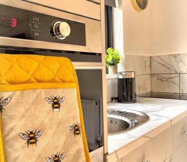 Llanybri Apartment | HiveAway - Hot Tub - Carmarthenshire - Pembrokeshire