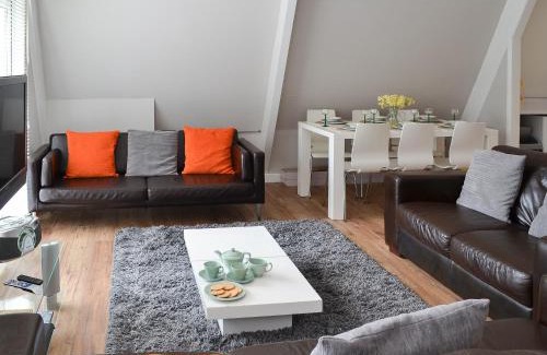 Holsworthy House | Hives - W43108