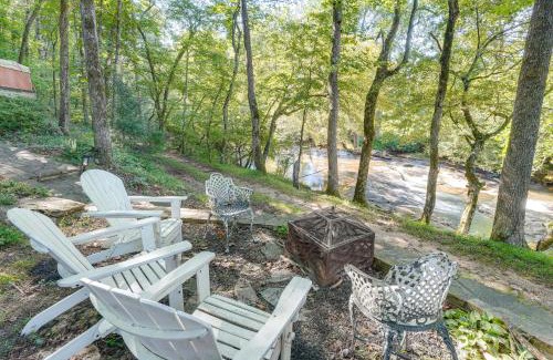 Hiawassee House | Hiwassee River Gem with Huge Decks Great for Groups