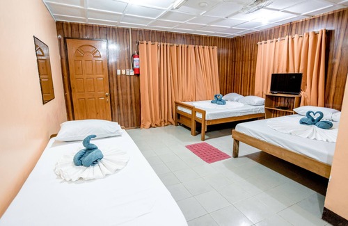 Moalboal Hotel | HK Beach Resort