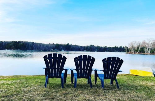 Muskoka Lakes Cabin | HK’S Love Den (Premium Lakefront View~ Muskoka Lake Cottages #1)