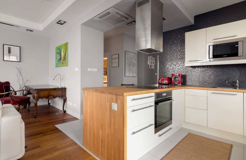 Wilanow Apartment | Hlonda Deluxe Apartment with Terrace