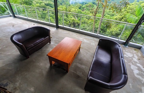 Vargem Grande House | House with lounge balcony and panoramic view in Vargem Grande,