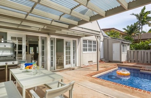 Kahala House | Ho'okipa Villa: Historic Home+Guest Cottage in Kahala near the Beach w/Pool & AC
